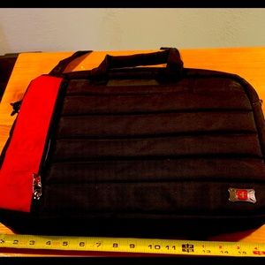 Swiss Gear by Wenger Laptop Computer Bag Organizer Black Carrying messenger bag
